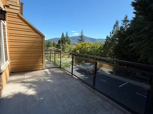 23300 SE Black Nugget Rd Unit J1, Issaquah, WA 98029