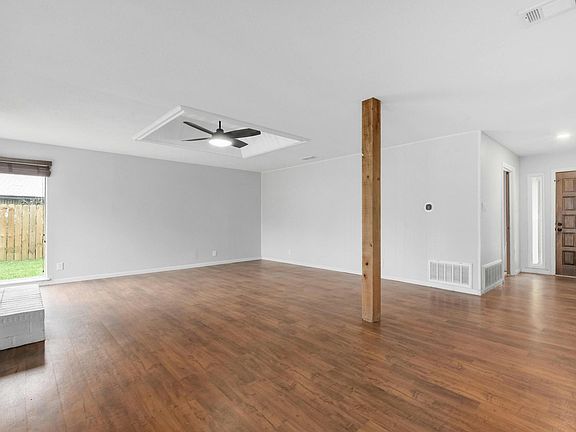 5th image of 9609 Newberry Dr