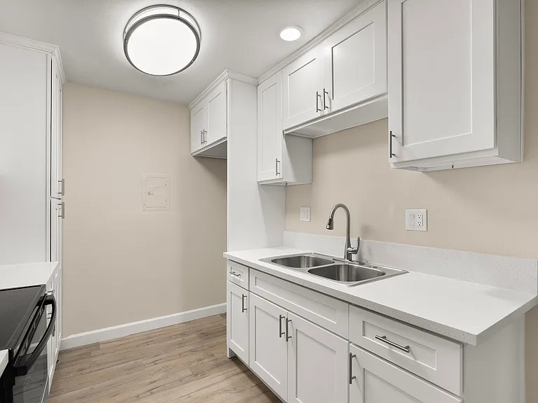 Applewood Apartments — Photo 8