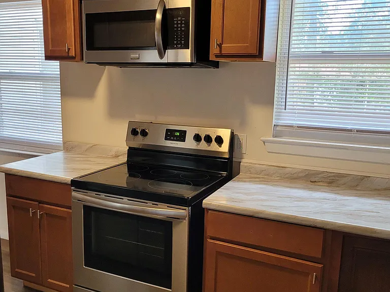 756 Boxwood Dr — Photo 5
