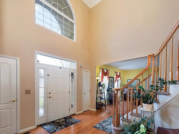 2nd image of 1871 Charlton Cir