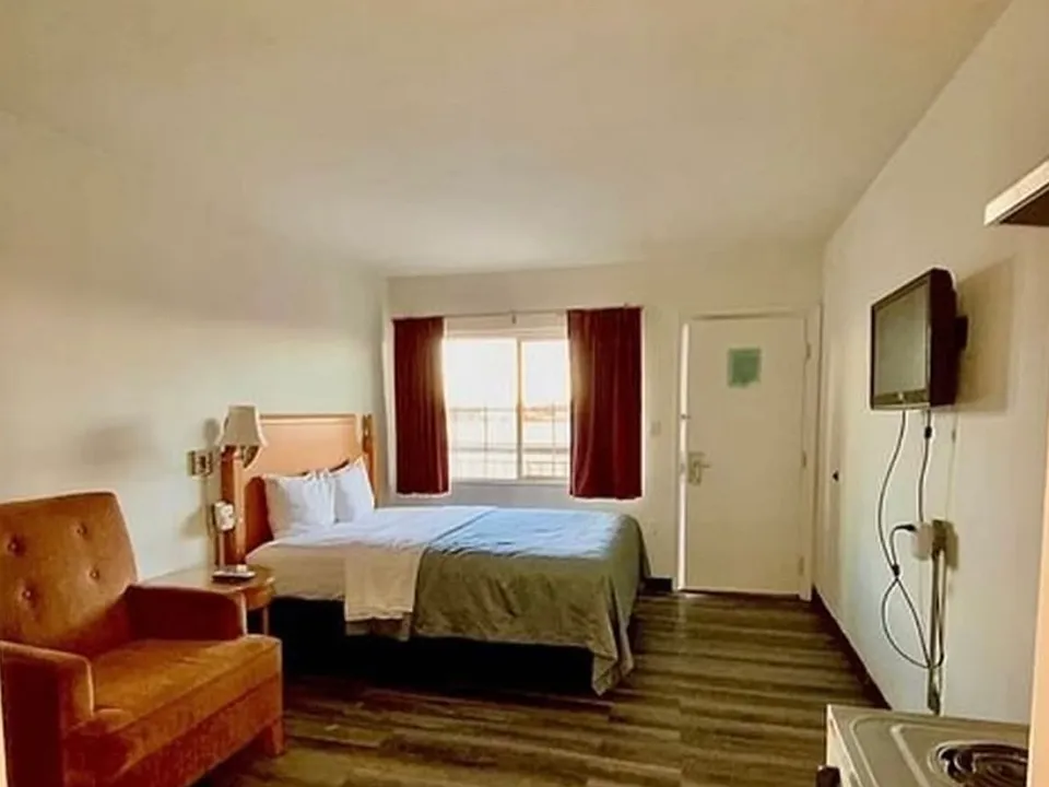 309 E 3rd Ave #101