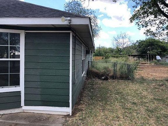 3rd image of 1112 Palm St