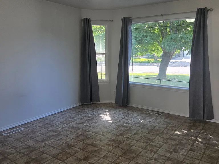 2589 W Whitelaw Dr — Photo 2