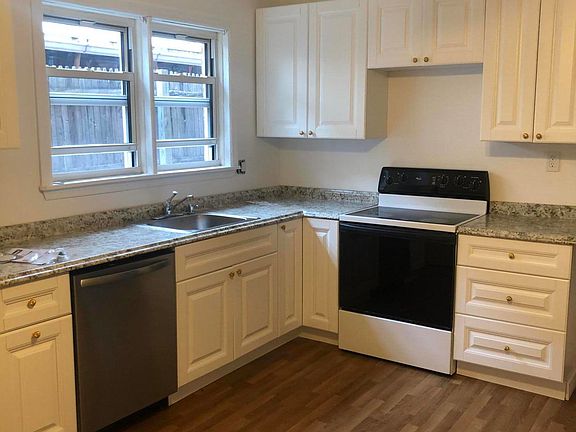 2nd image of 39 Dongan Hills Ave