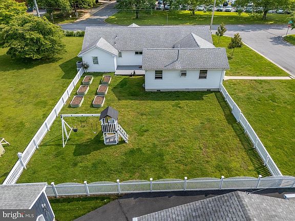 3rd image of 201 Buckingham Rd