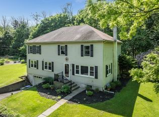 89 Mill Pond Rd, Washington, NJ 07882