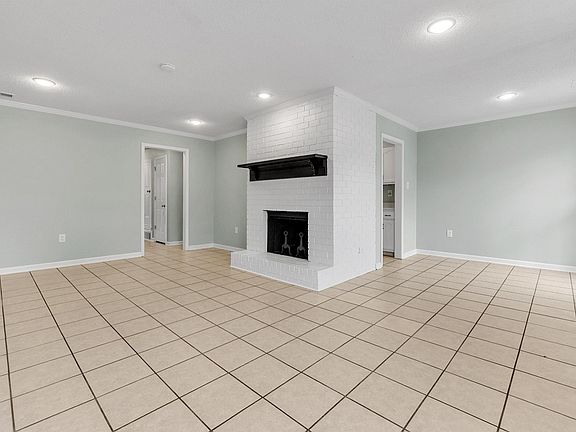 4th image of 2965 Charlestowne Pl