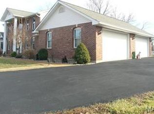 5245 Studer Ln, Saint Louis, MO 63128