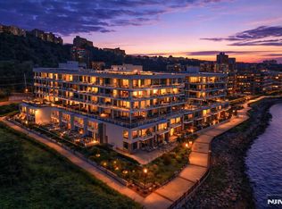 3 Somerset Ln Unit 307, Edgewater, NJ 07020