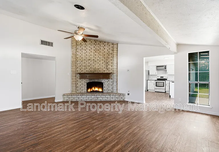2711 Treeview Dr — Photo 9