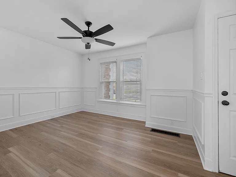 4011 Banley, Unit 3 (21) 4011 Banley, Unit 3 (21)