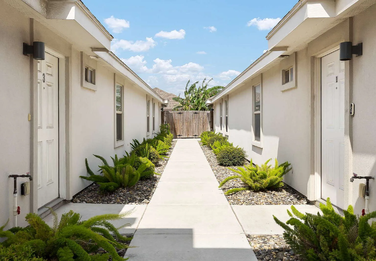 3 bed, 2.0 bath, 1060 sqft, $1,150 — Photo 2