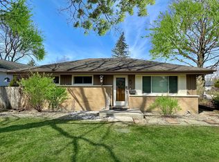 24 Crescent Rd, Lake Zurich, IL 60047