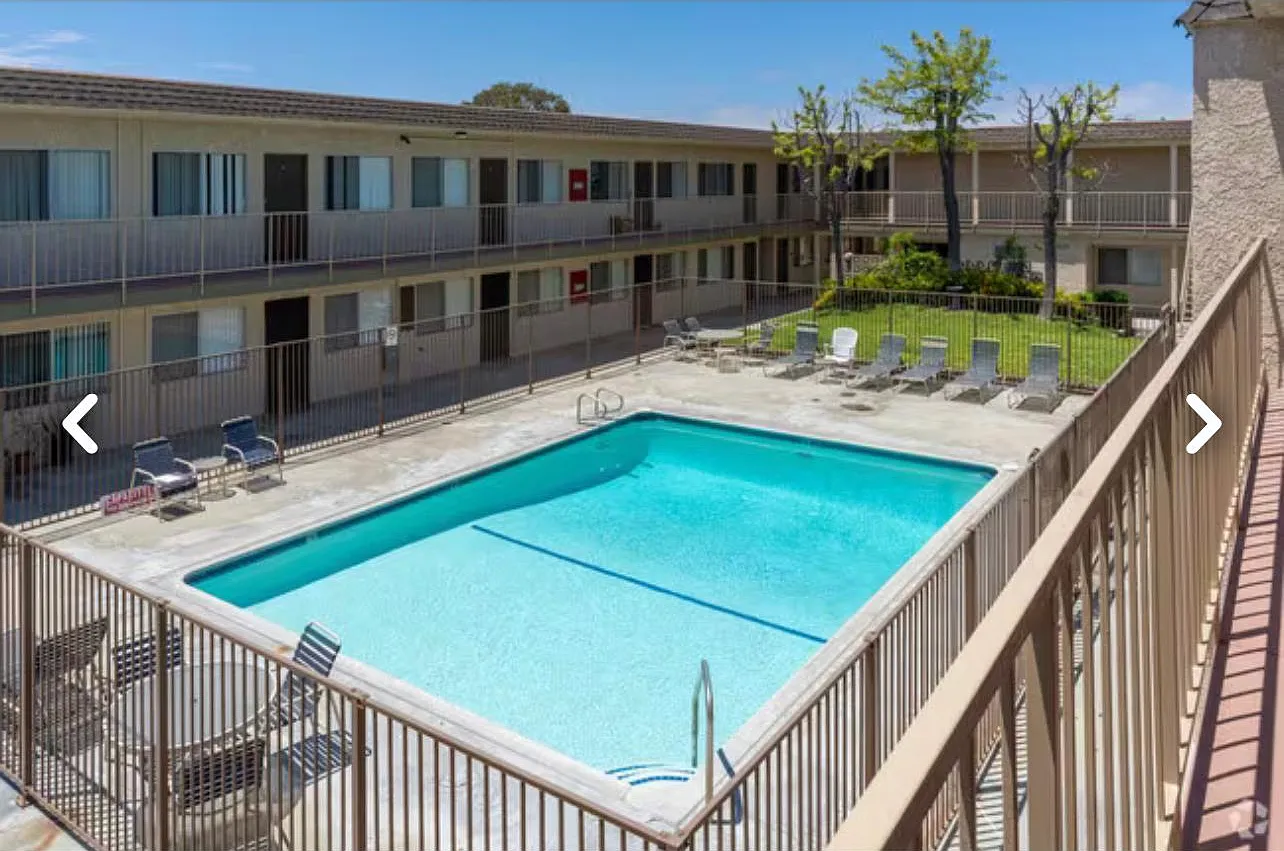 Villa Serena Apts — Photo 1