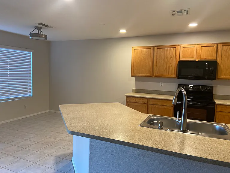 12527 N 57th Ave — Photo 6