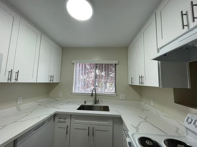 607 Timberpine Ave #2 — Photo 9