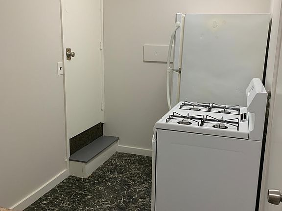 4th image of 11 Atwood Ct APT 7