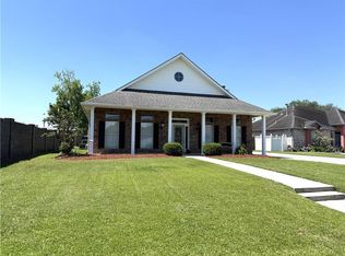101 Edinburgh Ct, Belle Chasse, LA 70037