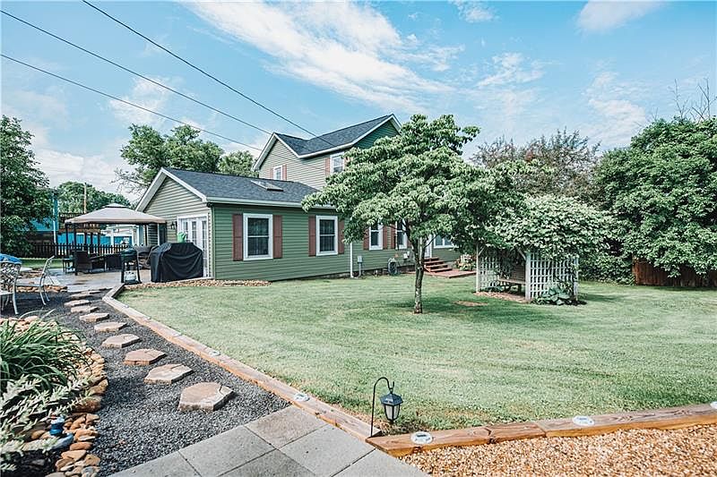 114 Main St, Ford City, PA 16226 Zillow
