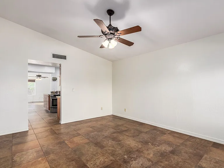 2321 E Enid Cir — Photo 17