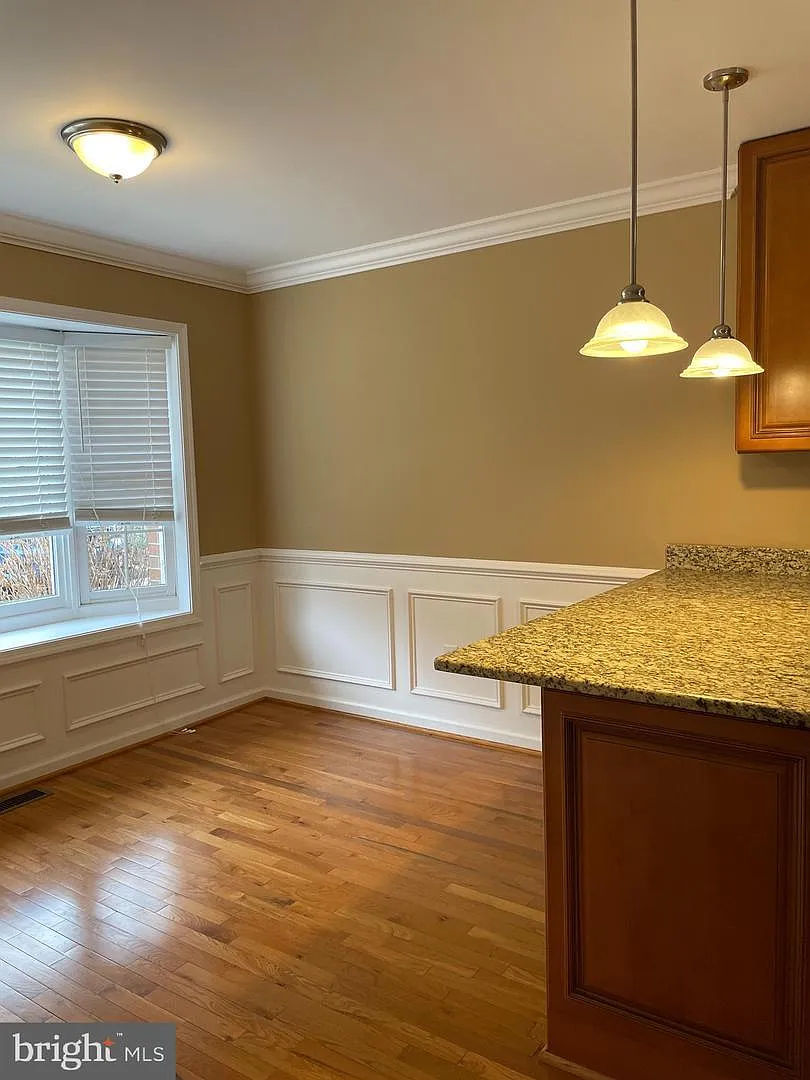 3 bed, 2.5 bath, 2004 sqft, $3,700 — Photo 1