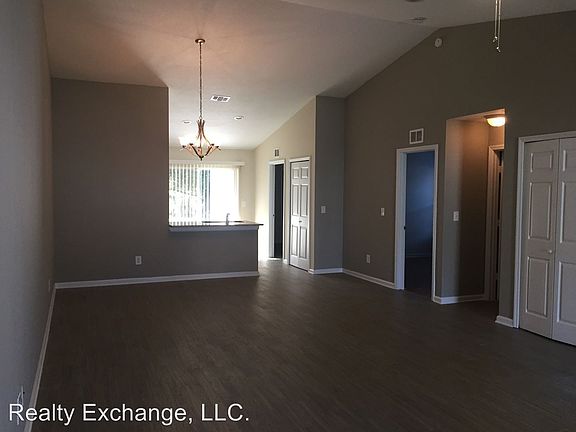 4th image of 40 Pine Hurst Ln