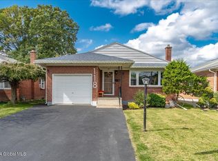 118 Edgecomb St, Albany, NY 12209
