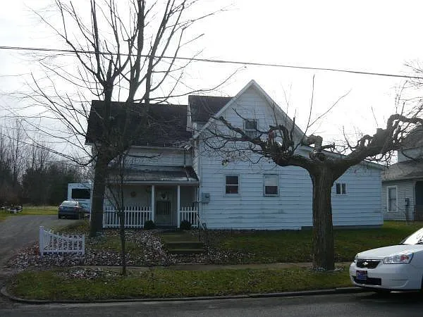 307 W Center St photo 1
