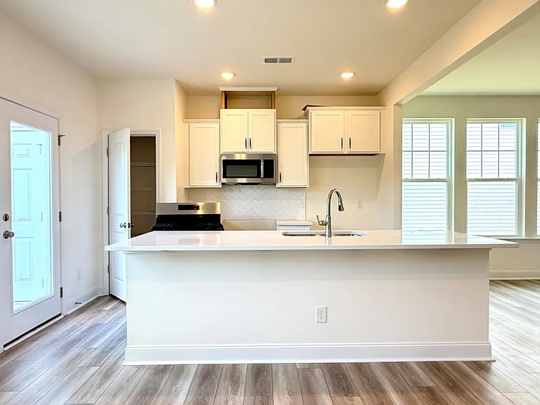 50 Amaryllis Ln — Photo 3