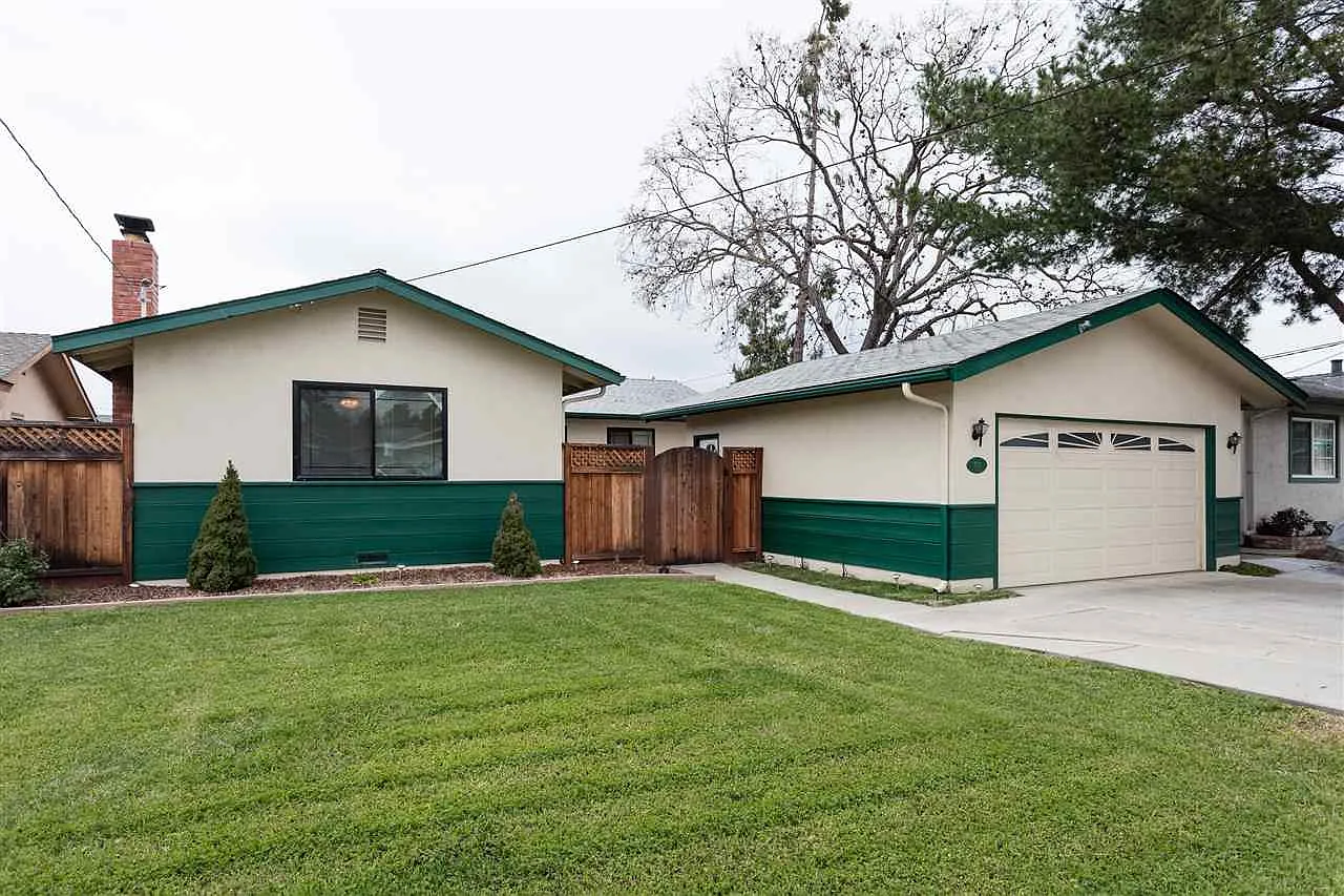 776 Falcon Way photo 1