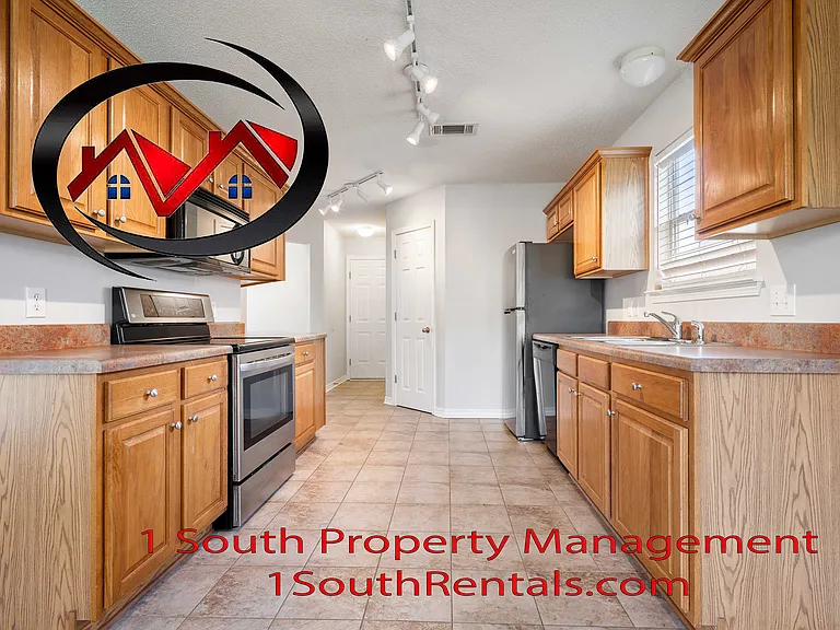 8894 Spring Grv S — Photo 5