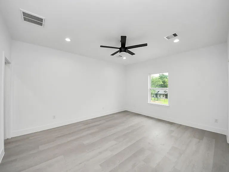 8218 Lawler St #B — Photo 24