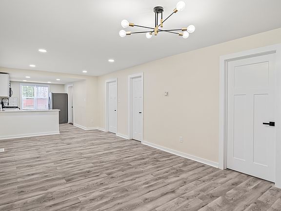 5th image of 3949 Hoyt Ave