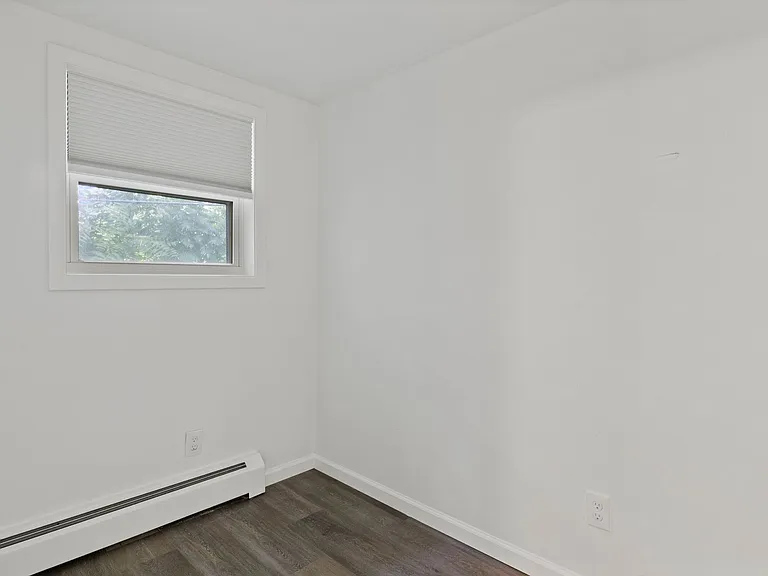 Creekside Apartments — Photo 22
