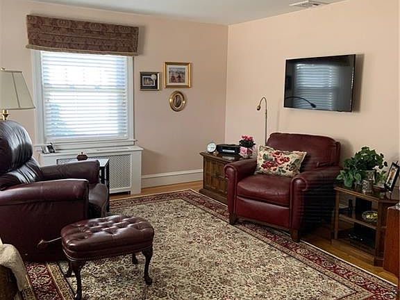 3rd image of 625 Fruit Hill Ave
