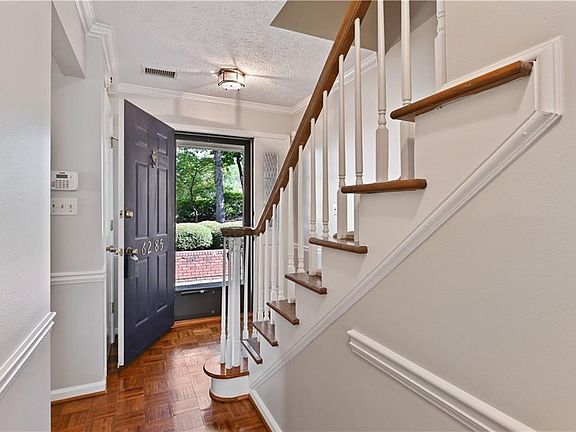 3rd image of 6285 Windsor Trace Dr