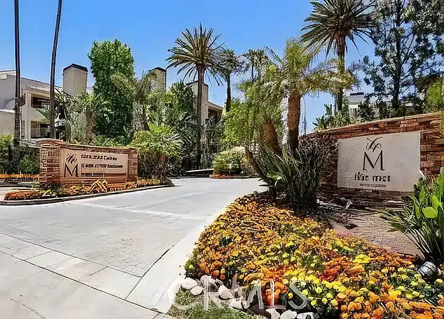 2 bed, 910 sqft, $2,900 — Photo 1