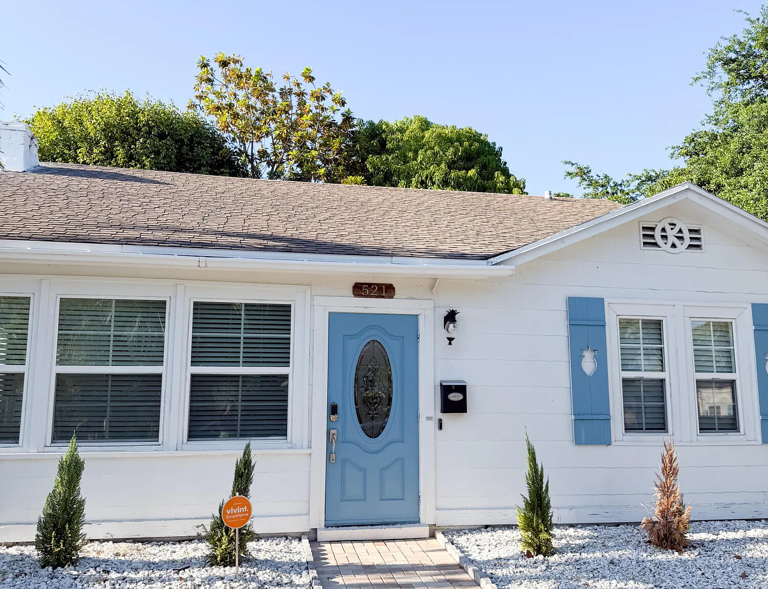 2 bed, 1.0 bath, 1188 sqft, $4,000 — Photo 1