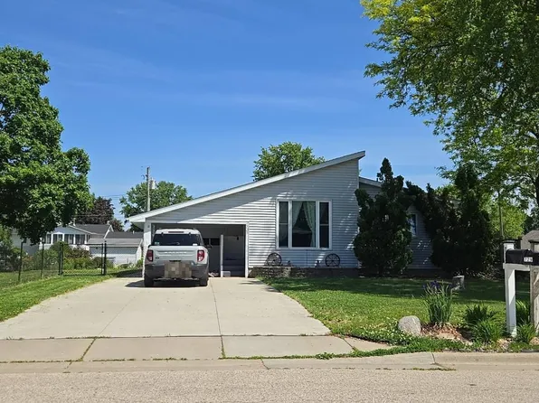 729 10th St E, Wabasha, MN 55981