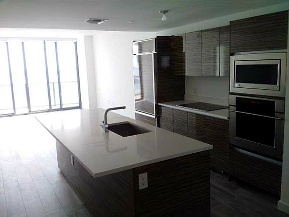 4th image of 460 NE 28th St APT 3705