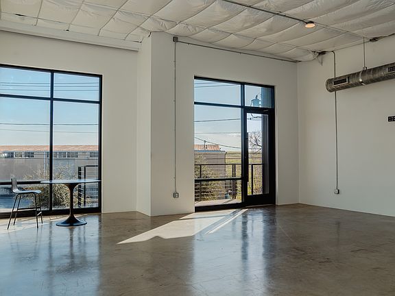 4th image of 4707 Algiers St #102