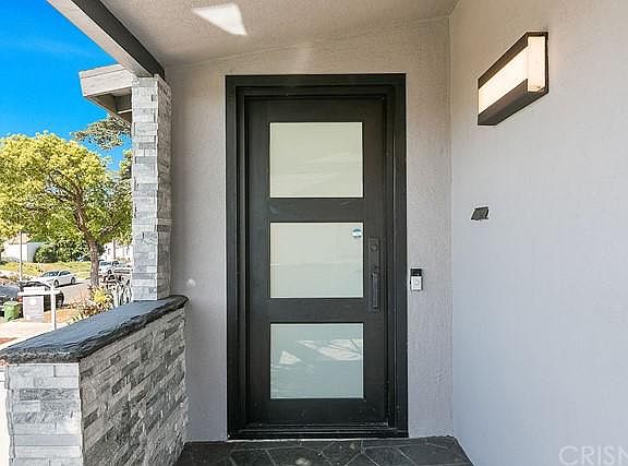 3rd image of 3931 W 58th Pl