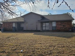 913 NE Rogers Ln APT 1, Lawton, OK 73507