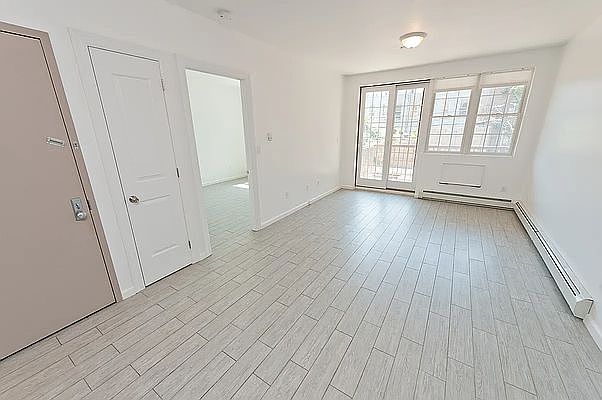 1st image of 2759 Crescent St #3A