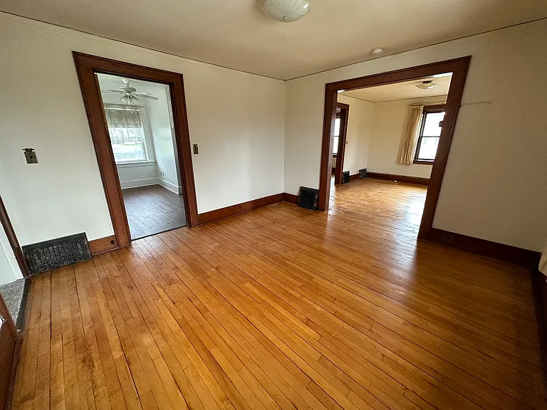 103 E Park Ln — Photo 2