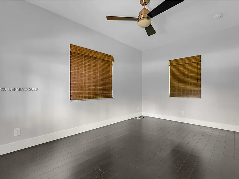 549 NE 12th Ave — Photo 40