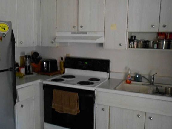 3rd image of 427 SE Parkway Dr