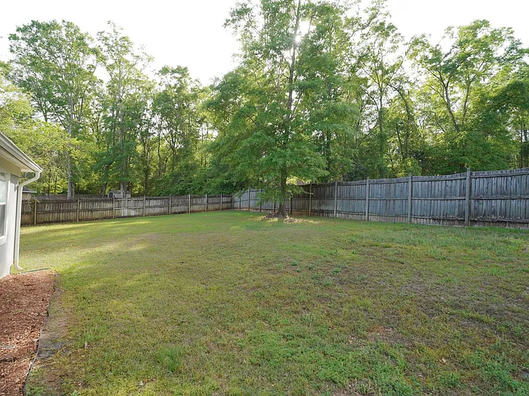 1908 Wagon Wheel Cir E — Photo 35