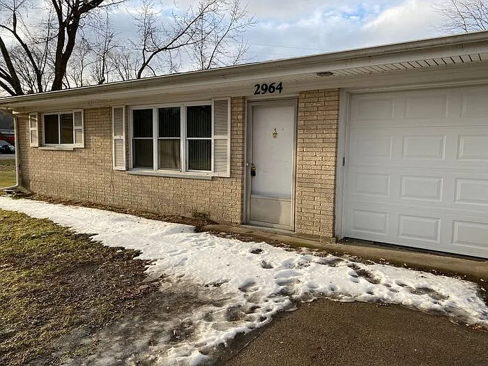 2 bed, 1.0 bath, 975 sqft, $1,100 — Photo 2